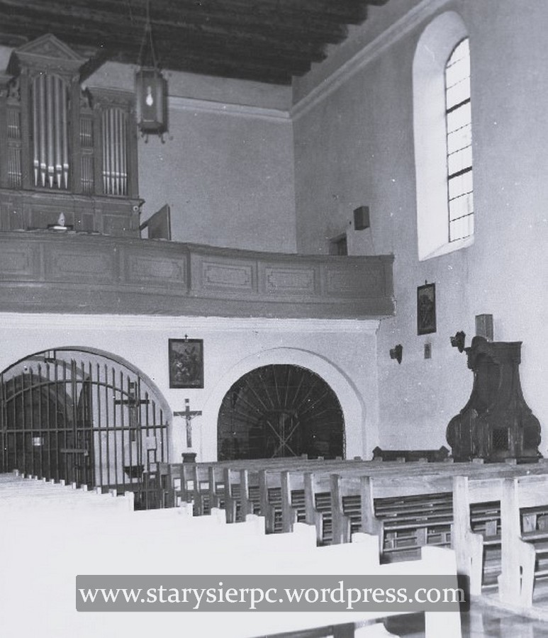 Sierpc, kościół Panny Marii, wnętrze, widok ku zachodowi. Na emporze organy autorstwa Jana Grocholskiego z 1902 roku. Fot. Ks. S. Prusiński, 1970